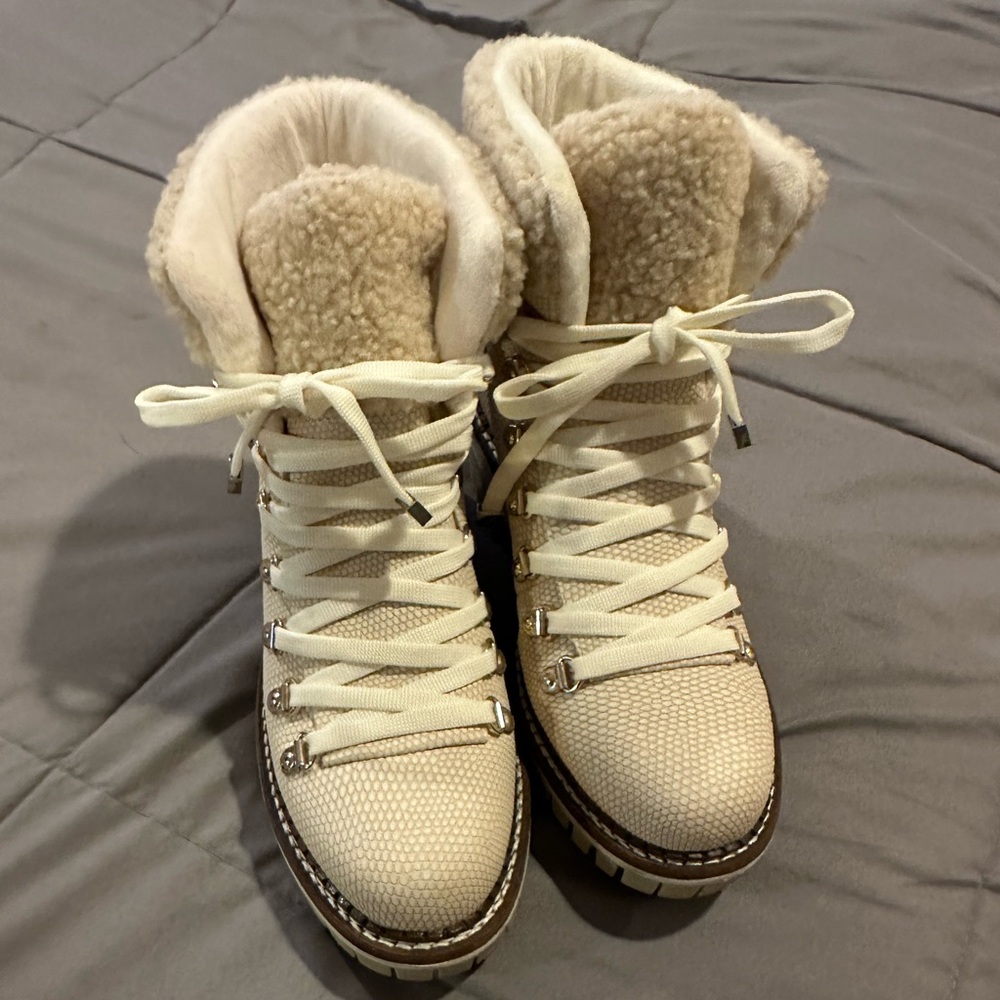 JLO Jennifer Lopez lace-up women’s boots - size 7M